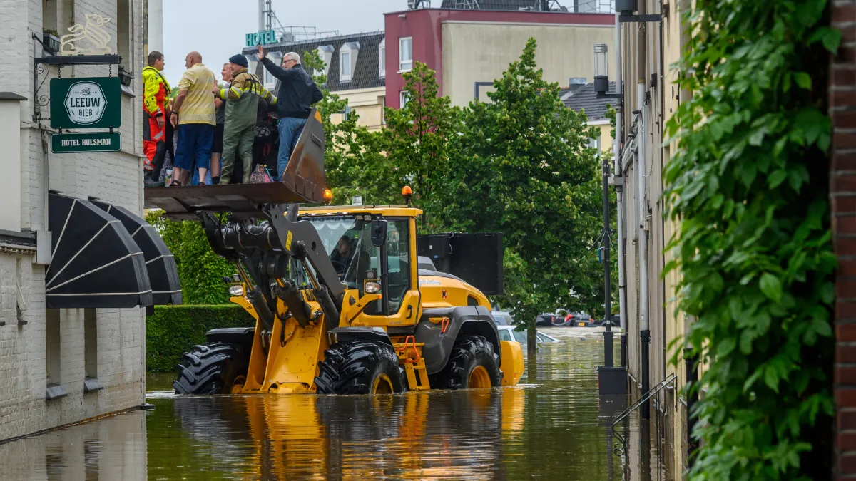 cc johannes timmermans evacuatie valkenburg in volle gang