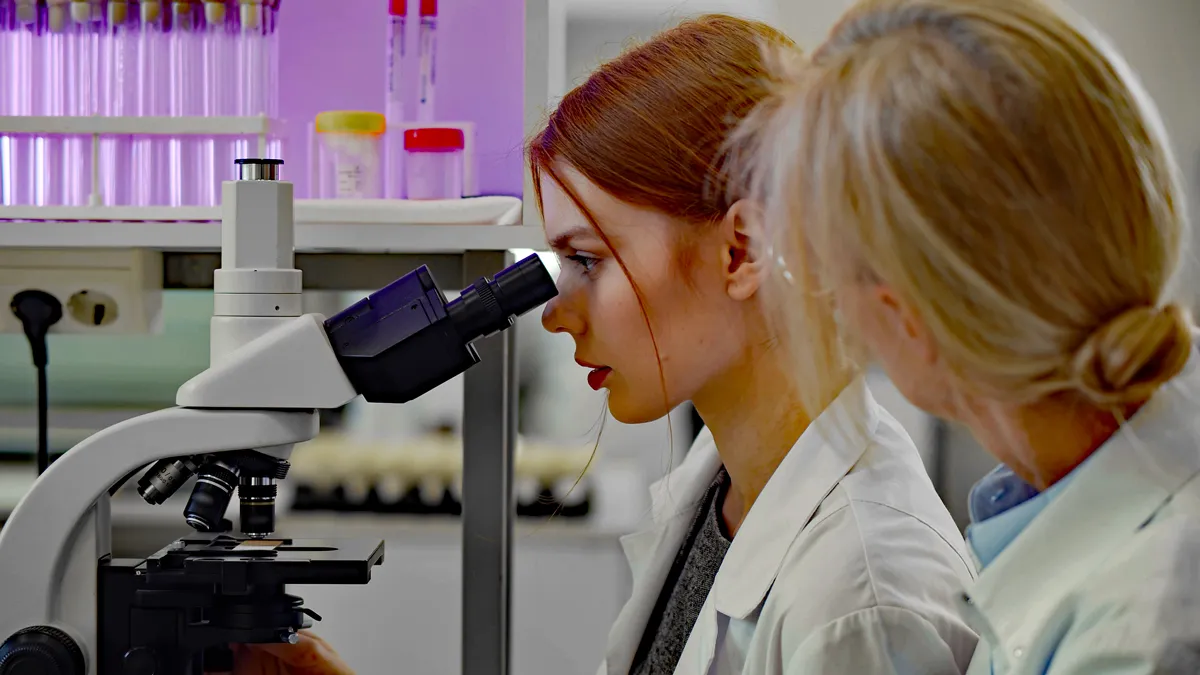 celonderzoek met microscoop