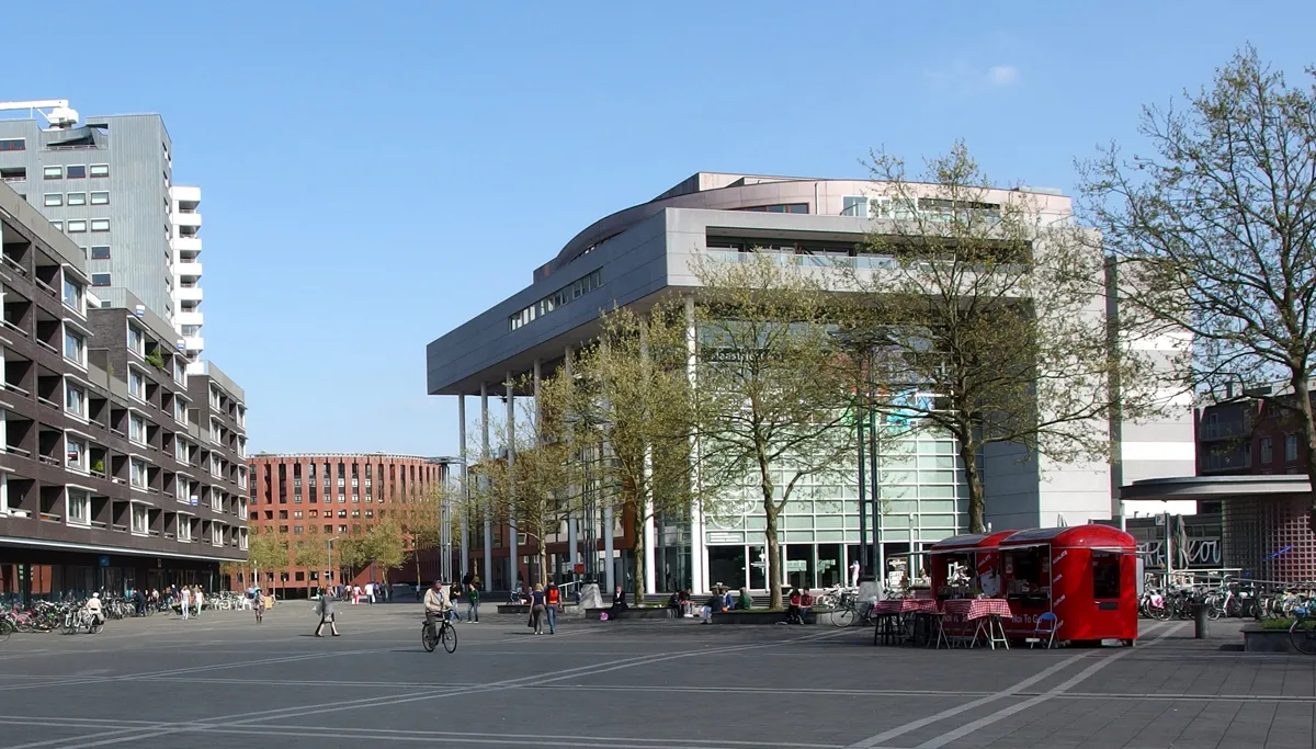 ceramique mark ahsmann cc by sa 30 via wikimedia commons