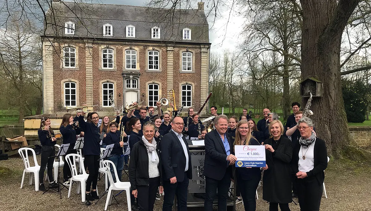 cheque 1000 euro jeugdorkest philharmonie sittard 1