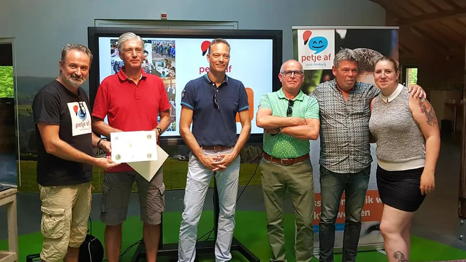 cheque voor petje af zuid limburg lionsclub beekdaelen