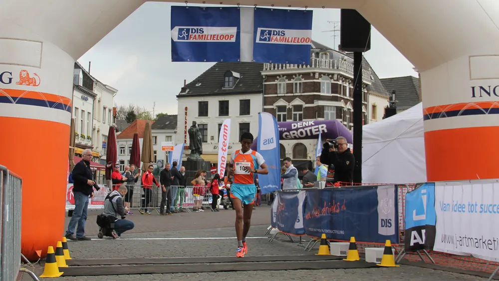ck815db5kf4y8cl0odb3g4j0b 2014 winnaar 15 km gizachew keny uit echt