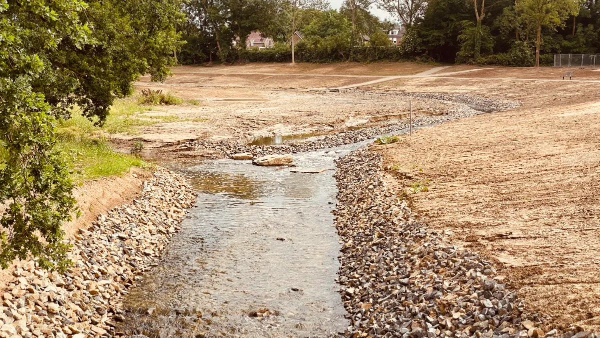 cotelbeek met rechts de vistrap richting ophovenermolen
