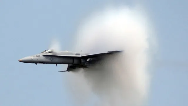 csp6masot6qbh2ltec8g1opzr f16 door geluidsbarriere