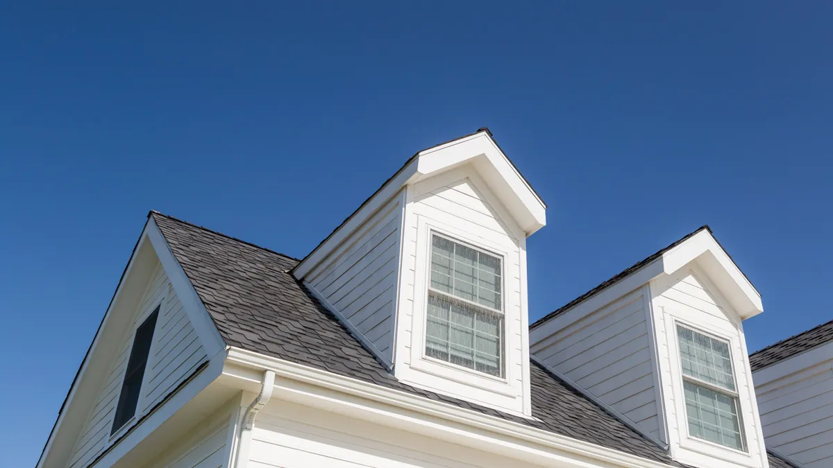 dakkapellen op houten woning