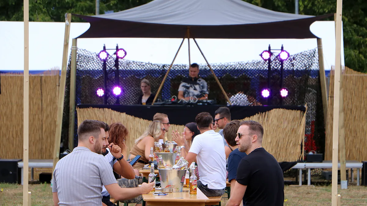 dark boutique sitdown fetival stein 1