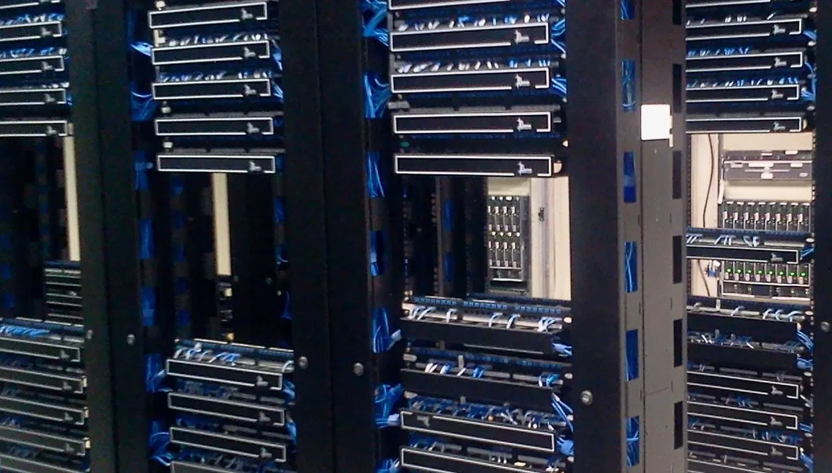 datacenter 286386 1920 servers cc0 via pixabay