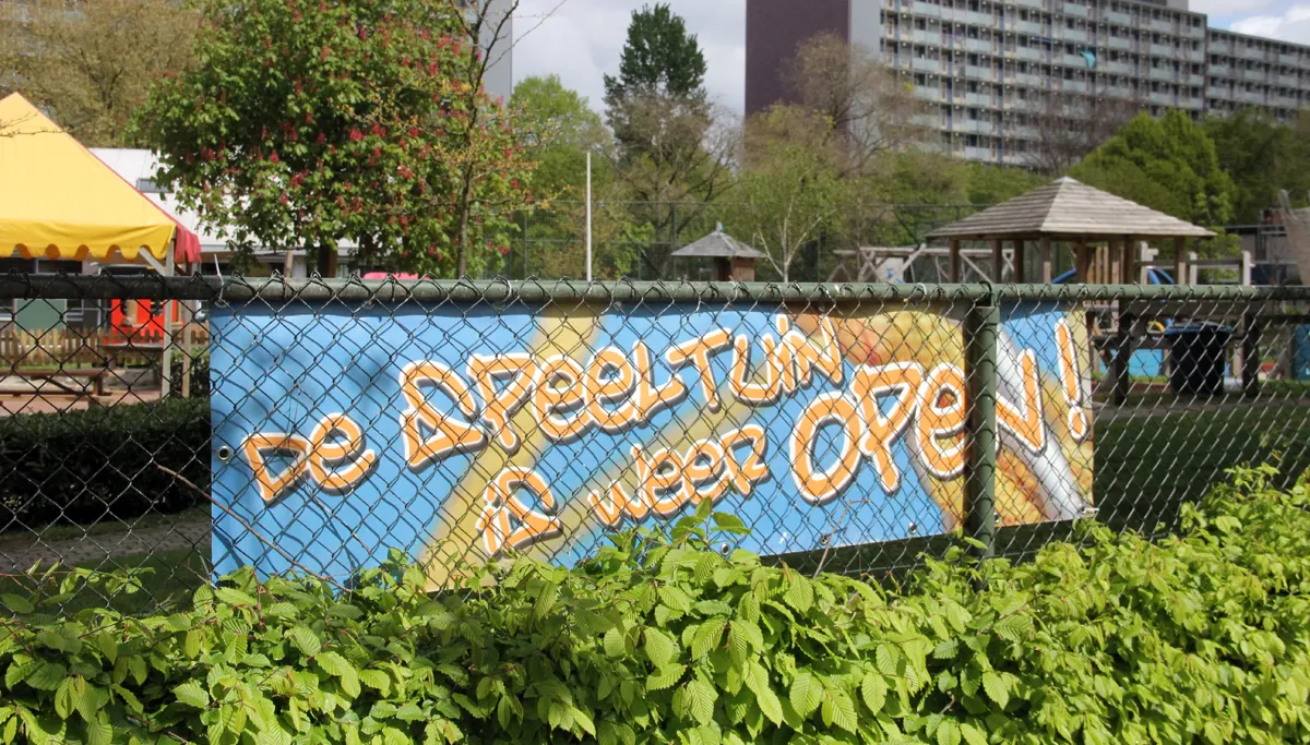 de speeltuin is weer open