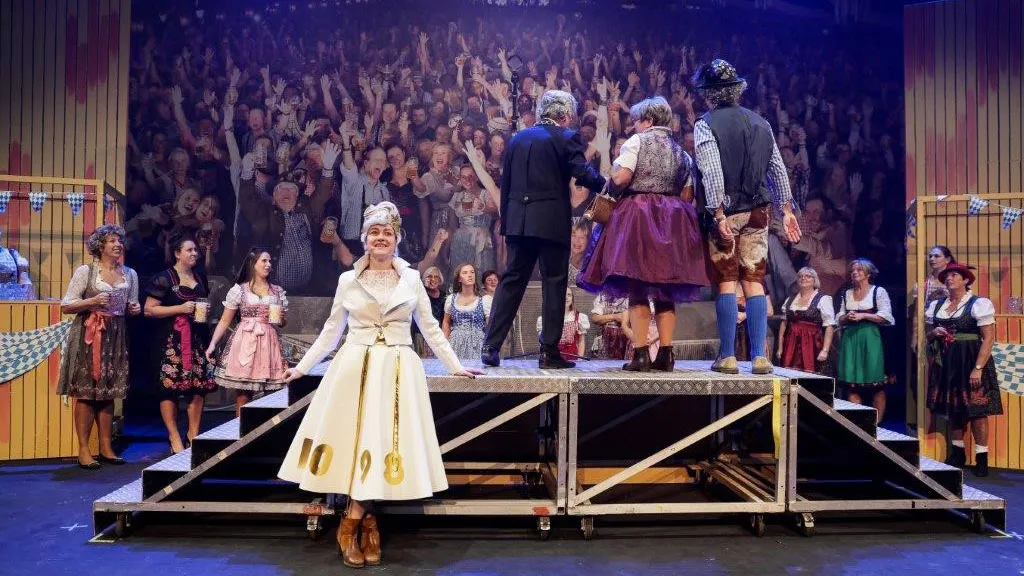 de tied oppetied marlou obers zittesje revuu 2016