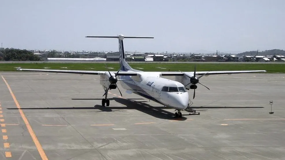 dhc8 miyam cc by sa 30 via wikimedia commons