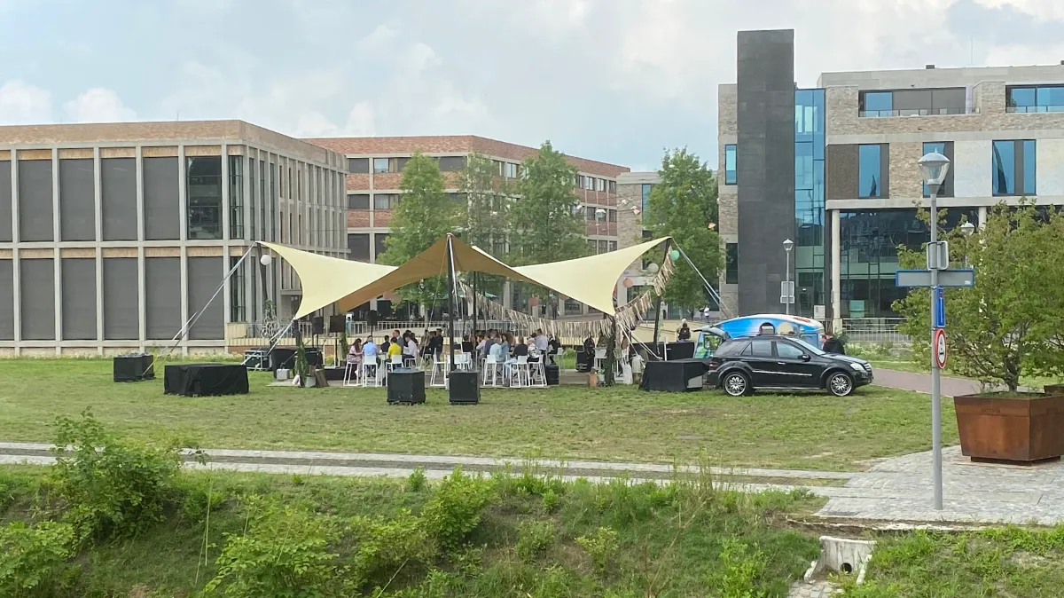 diplomauitreiking zuyd hogeschool op schootsvelden