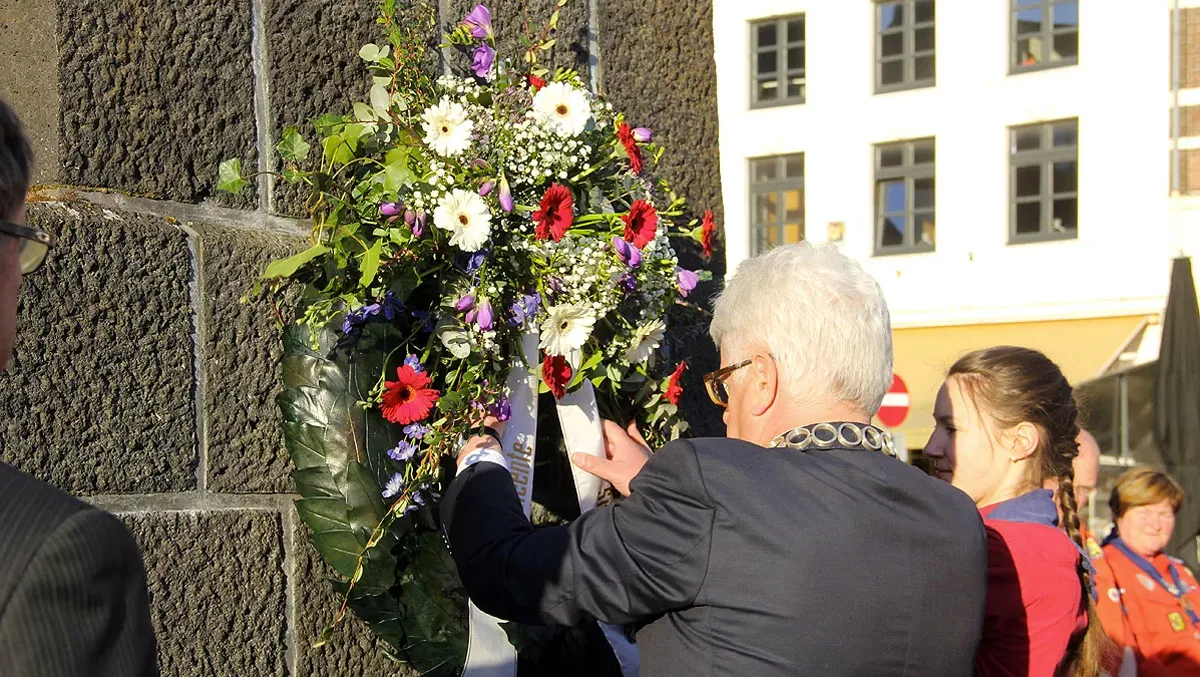 dodenherdenking krans monument markt sittard