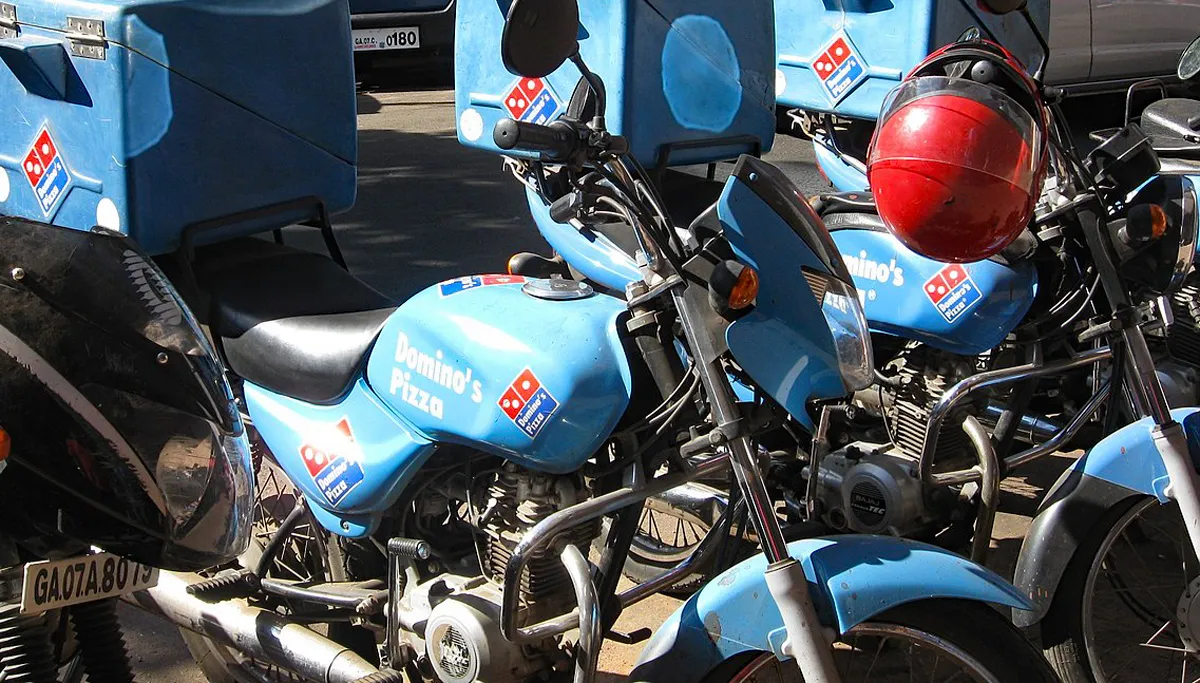 dominos pizza motor bikes1 aaroncs photos cc by sa 20 via wikimedia commons