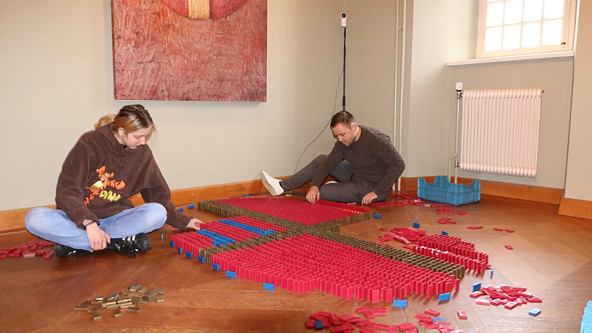 dominostenen zetten ridderzaal kasteel limbricht