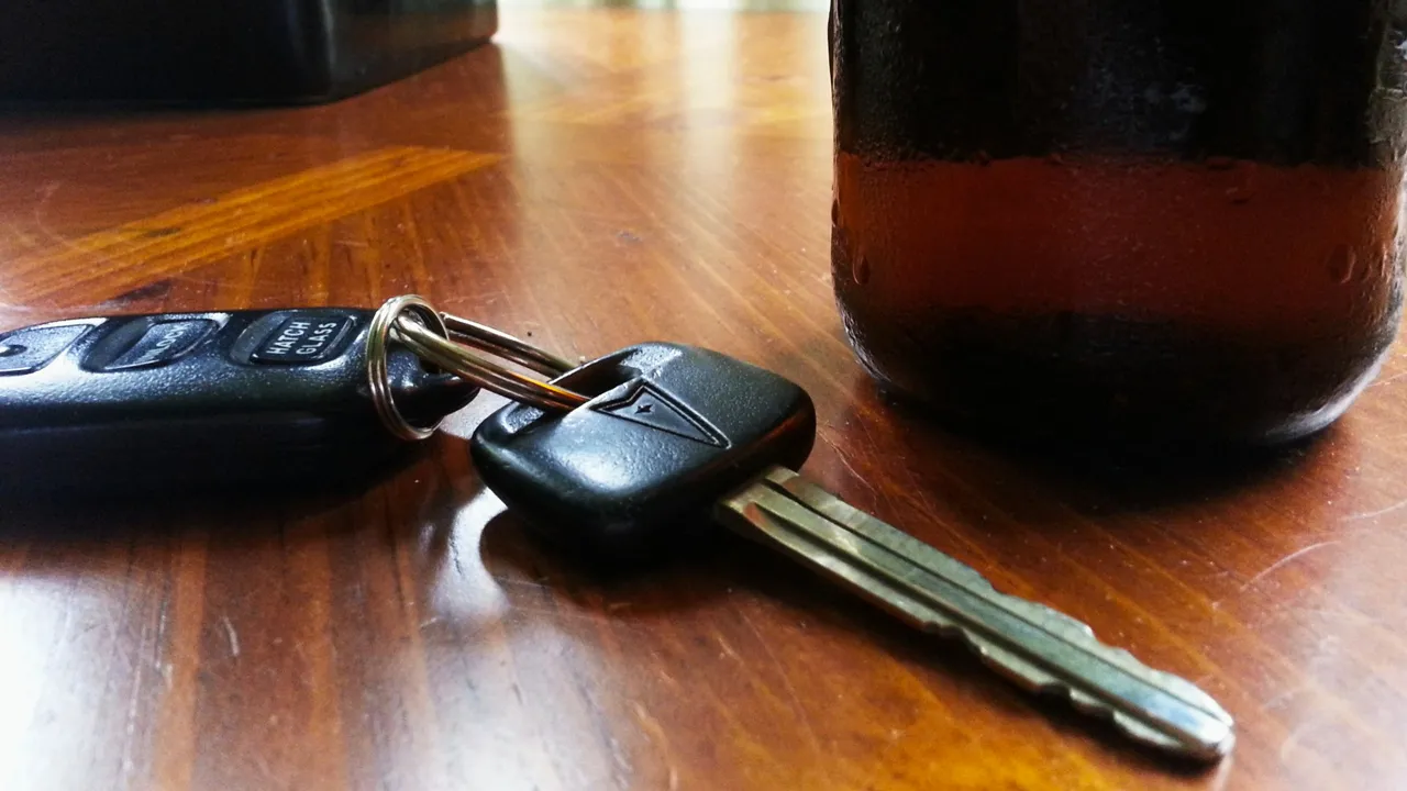 drank autosleutels dronken rijden alcohol