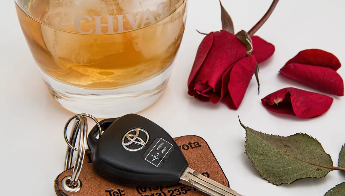 drink driving 808801 1280 drnken alcohol autoreijden autosleutels glas whisky