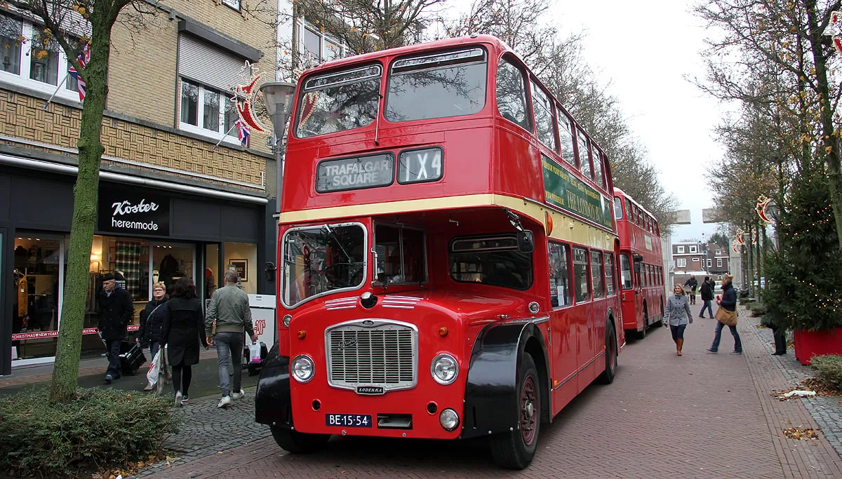dubbeldekkers in de raadhuisstraat 2