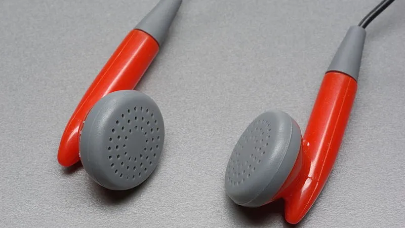 eb5rzxe4j8lsitzquxyaagwt5 mp3 oortjes berthold werner own work cc by sa 3