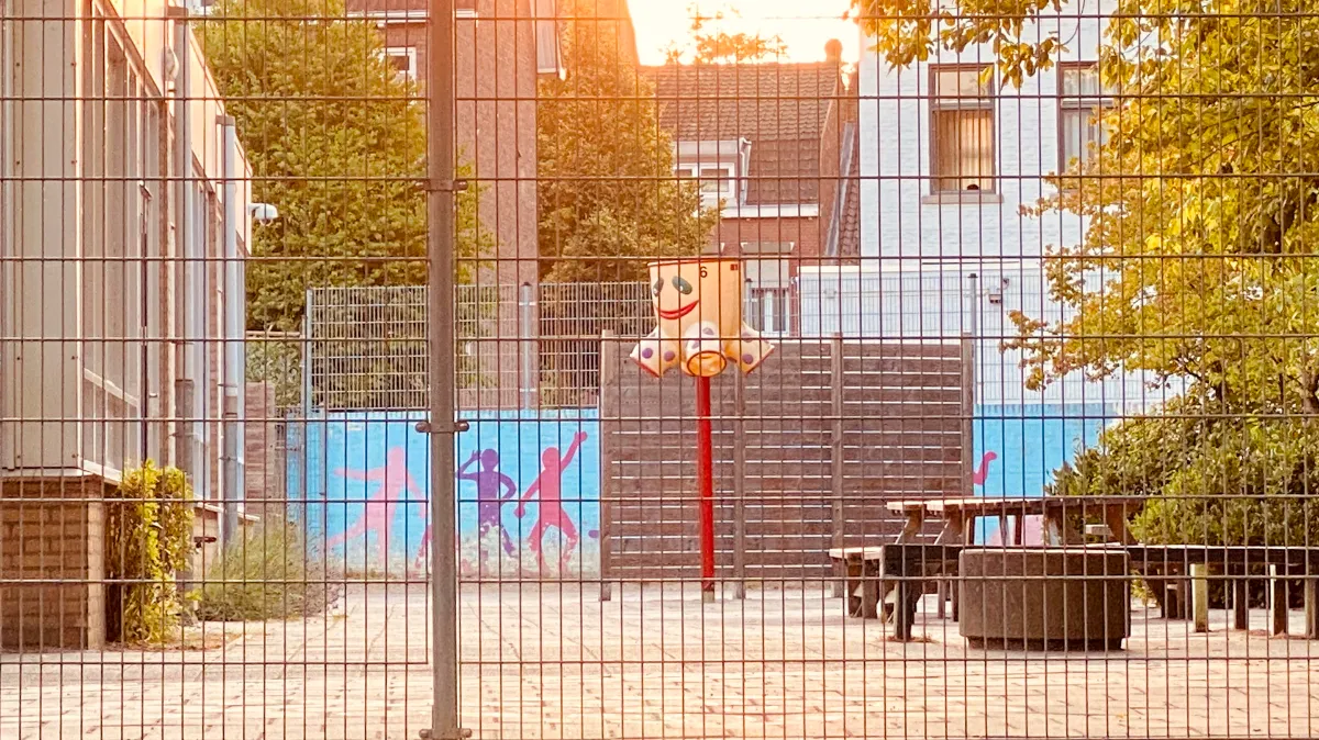 een schoolplein in sittard