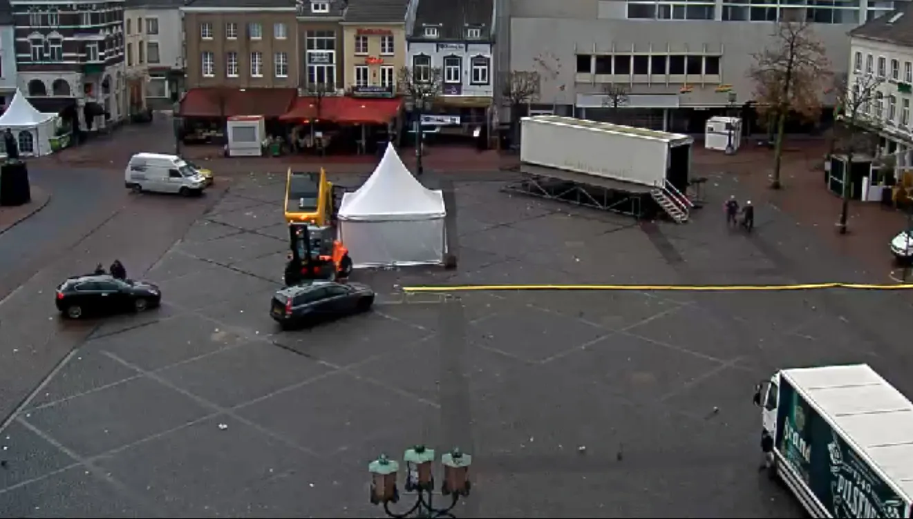 een troosteloze markt in sittard op carnavalsmaandag