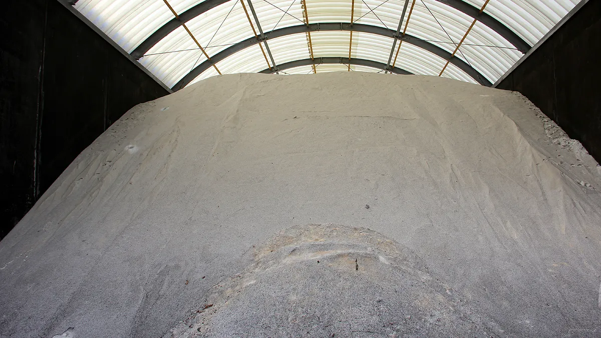 een voorraad strooizout in sittard