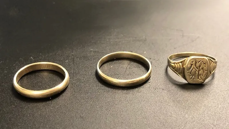 eigenaar gouden ringen gezocht politie