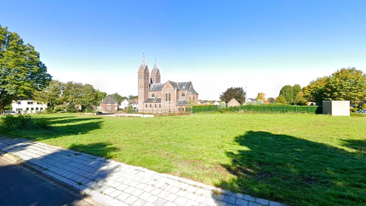 einighausen bij kerk voormalig schoolterrein