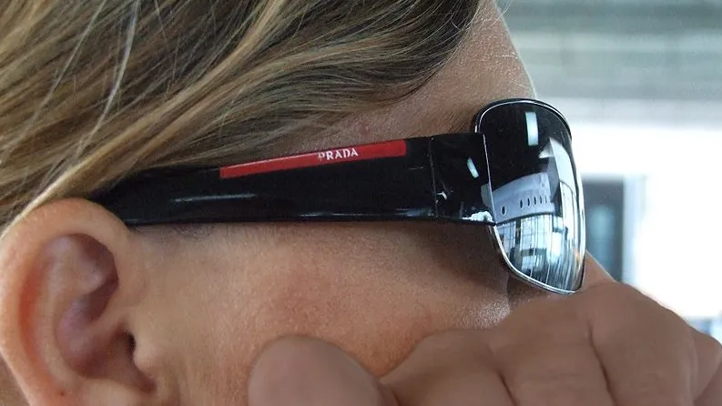 euyst2avgxs1hxnv9a6uwk645 zonnebril prada castielli cc by sa 3
