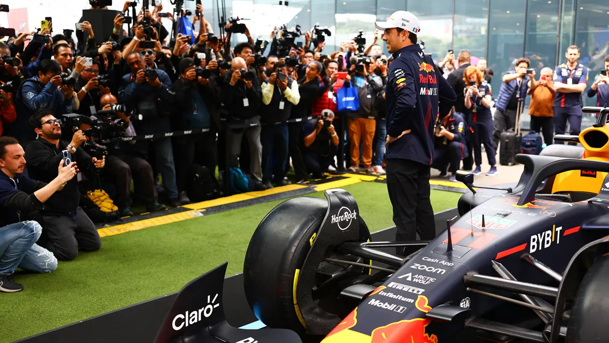 f1gp20 mexico sergio perez voor de fotopers