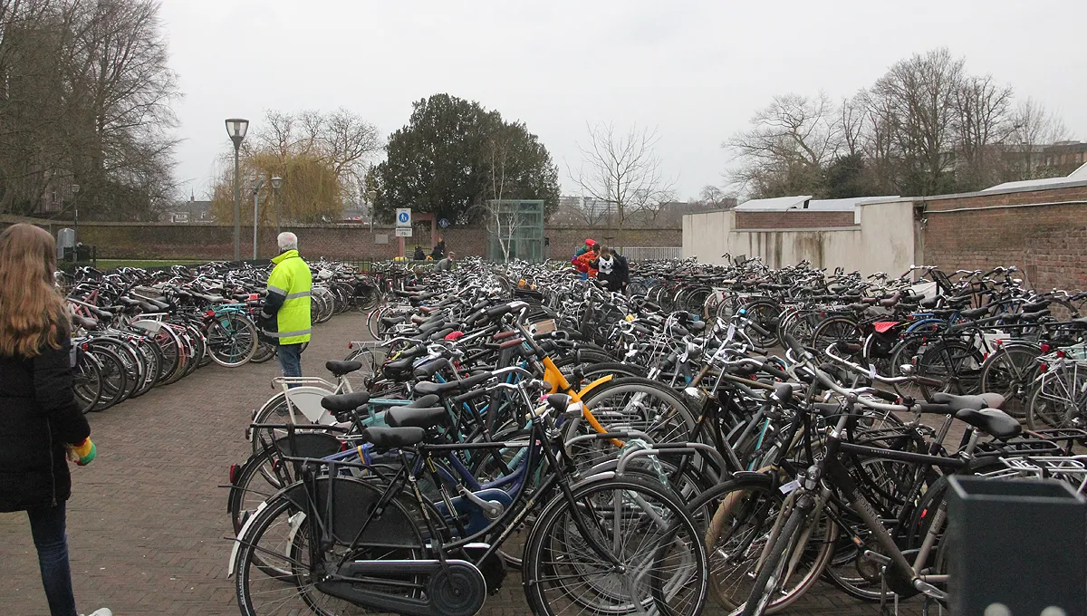 fietsenstalling tijdens sjolierencarnaval