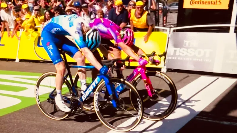 finish tiende etappe toour de france 2022 magnus cort