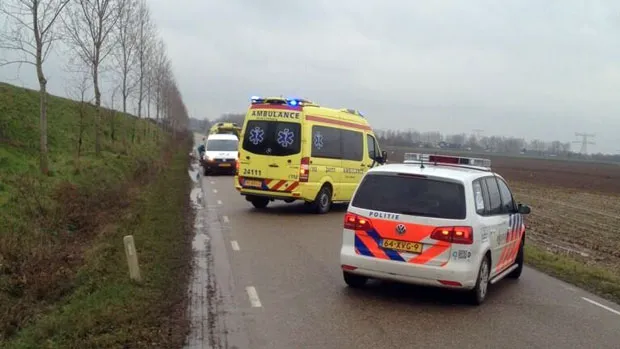 fk6gh21btjkxyq3sdeo71j24s scooter ongeval roosteren born langs kanaal