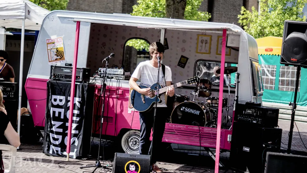 fnr8rvpqm6fp4wlrp3a5a0sjk kunstbende zomertour foto door