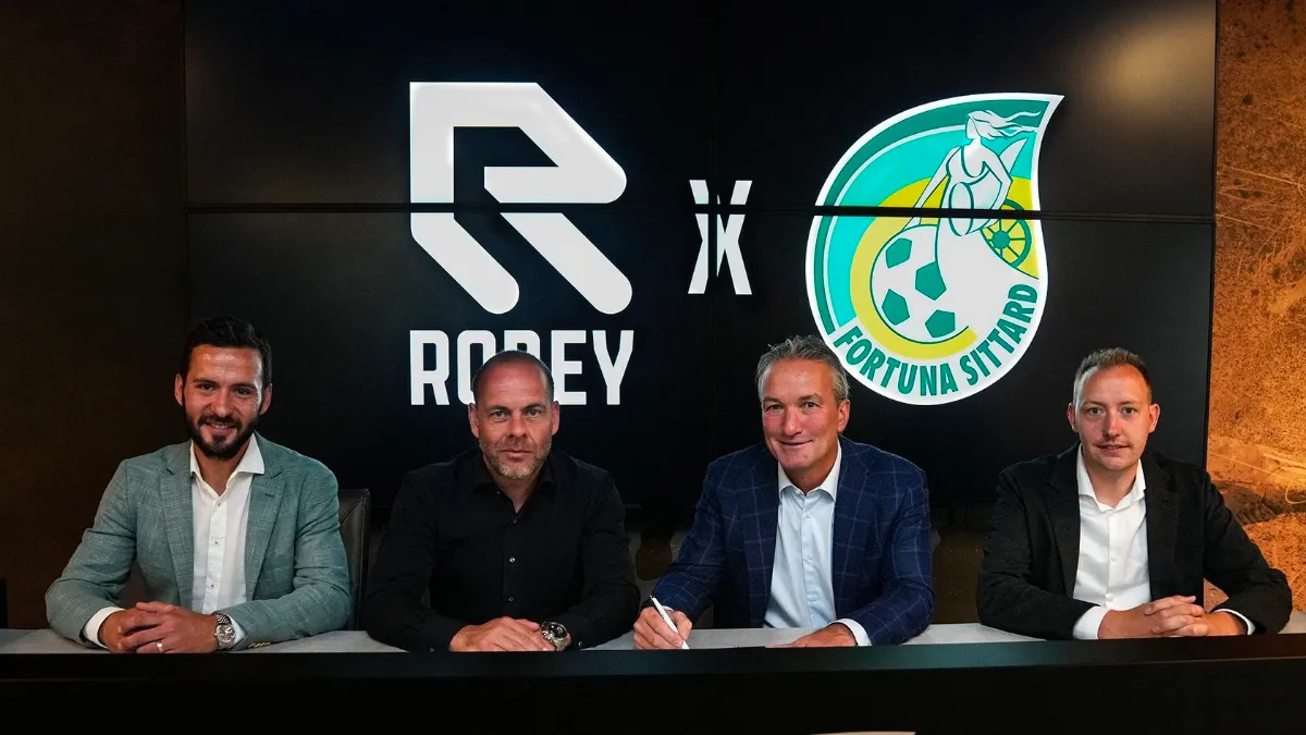 fortuna sittard in zee met kledingpartner robey