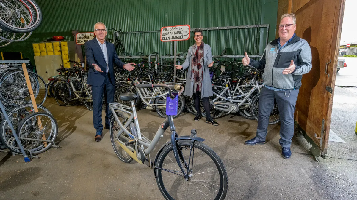 foto bij persbericht sitech doneert fietsen aan het karwei 7 okt 2020