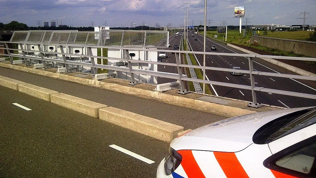 ftiry6ytcx2clbjnmvrvts1be viaduct bosserhof a2 echt jeugd gooit spijkers op de weg