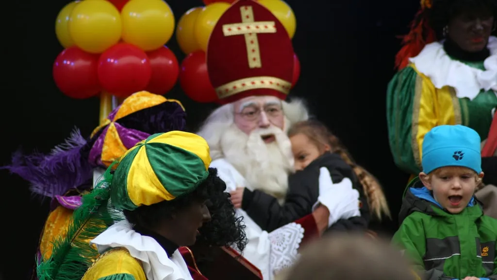 g7uycsr3nsykfiv0rnbpoyikq sint en een paar pieten