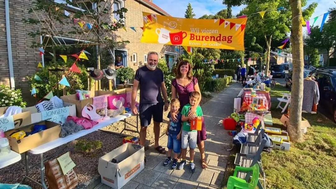 garage sale de kluis op burendag