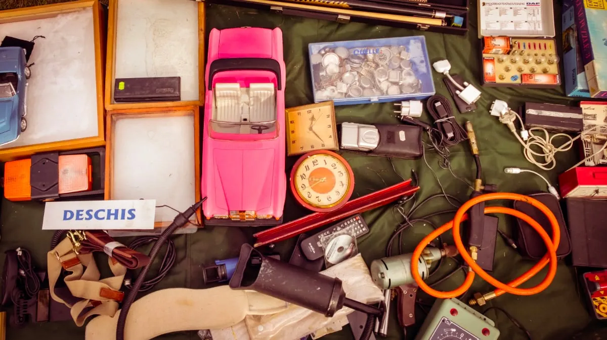 garage sale rommelmarkt vintage cc0 pxhere