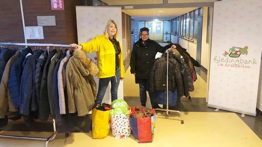 geef een jas 2 en verwarm een hart