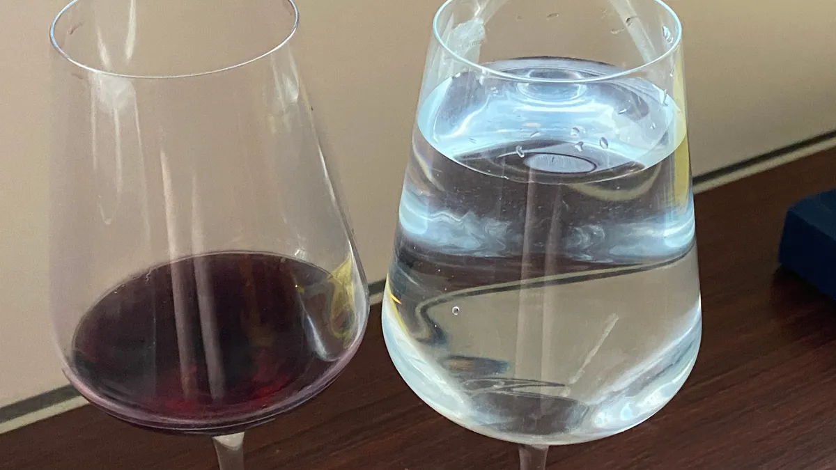 geen wijn maar water