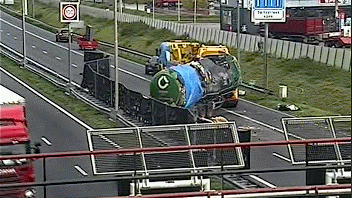 gekantelde tankwagen bij echt 20231120