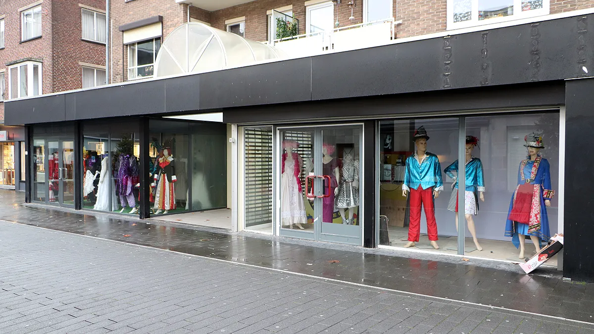 geleens pekskes bazaar verhuis naar hoek passage en salmstraat