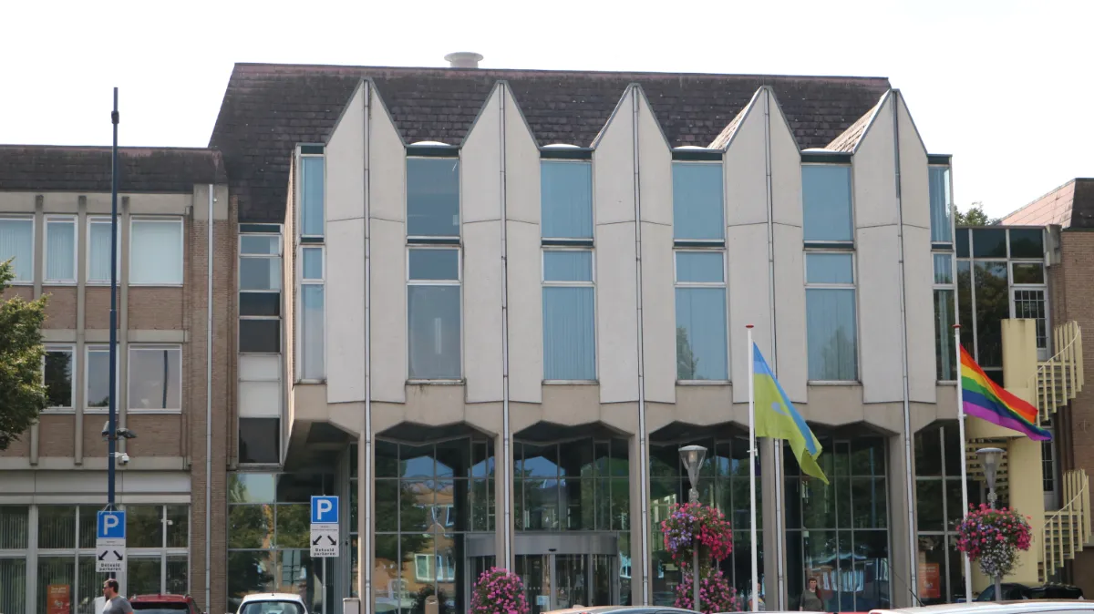 gemeentehuids geleen raadszaal boven ingang