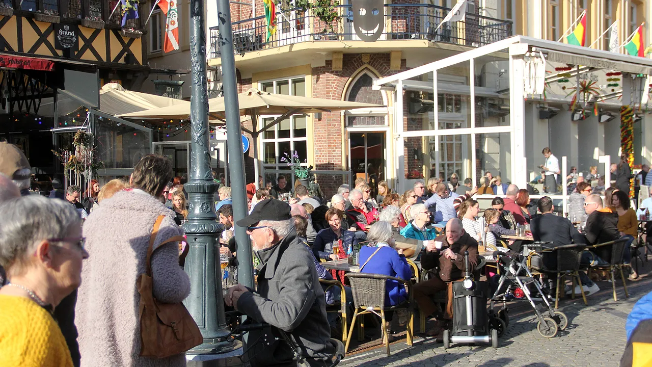 genieten in het zonnetje op de warmste 16 februari