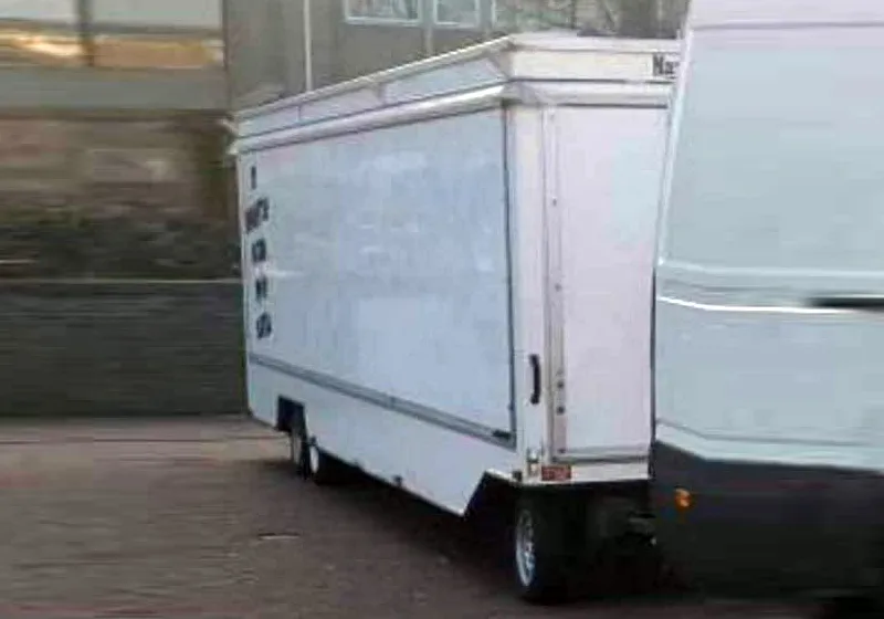 gestolen verkoopwagen van marktkoopman geleen