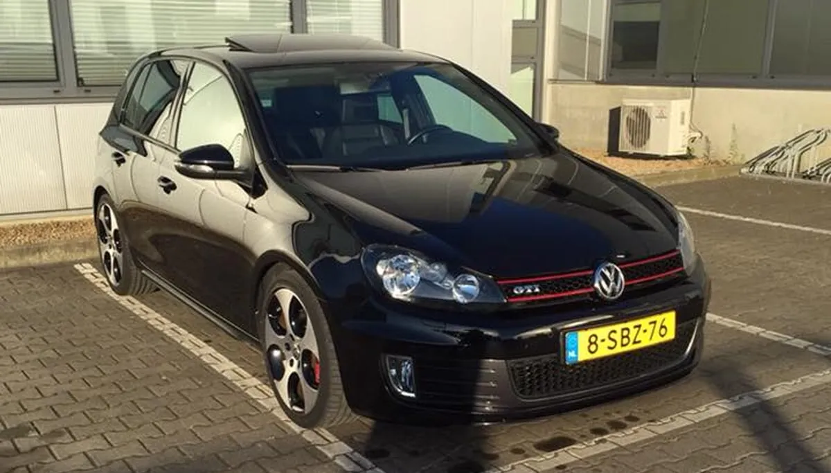 gestolen zwarte vw golf gti