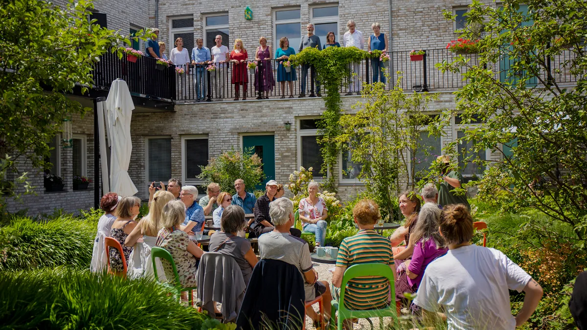 gluren bij de buren persbeeld9 fotograaf eus driessen