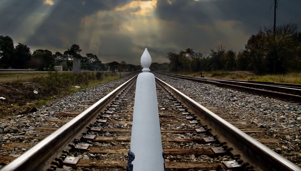 grenspaal op het spoor