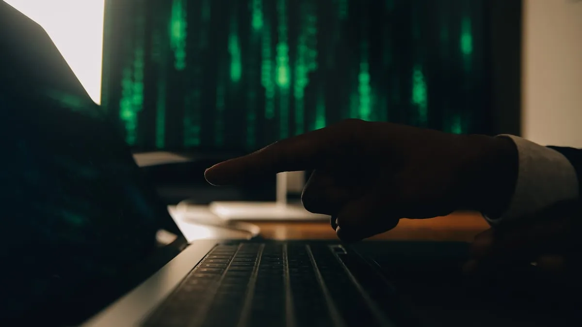 hacker cybersecurity ddos